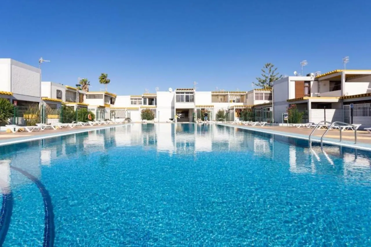 Papagayo Beach Apartments Arona