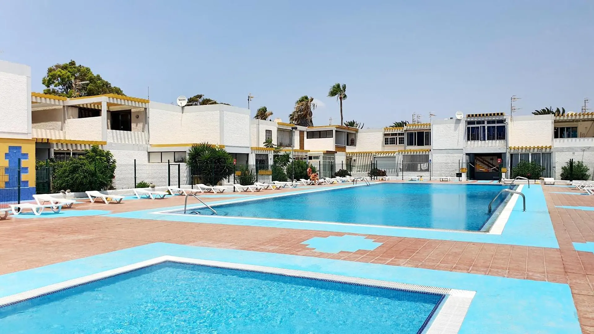 Papagayo Beach Apartments Arona