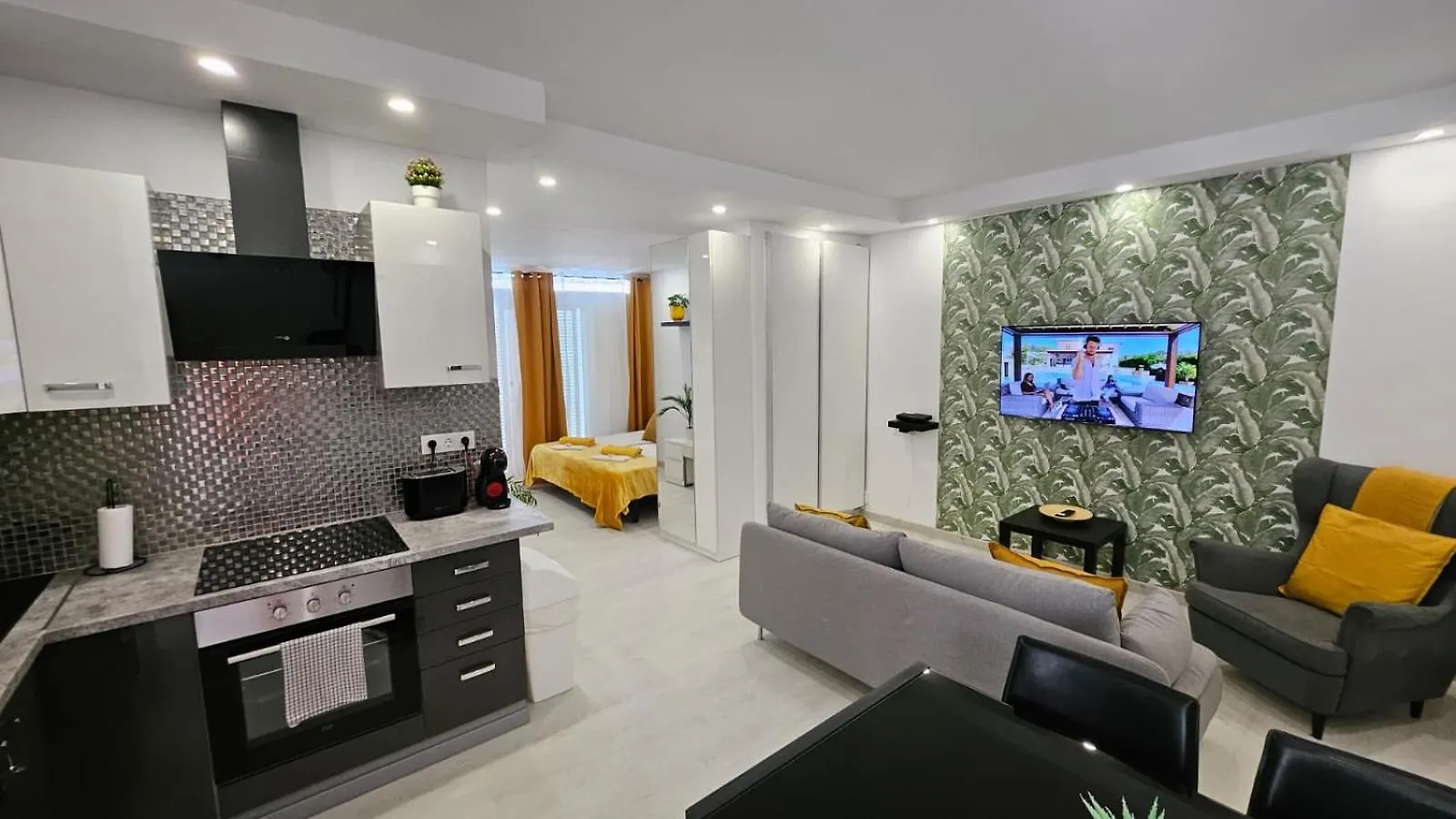 Papagayo Beach Apartments Arona