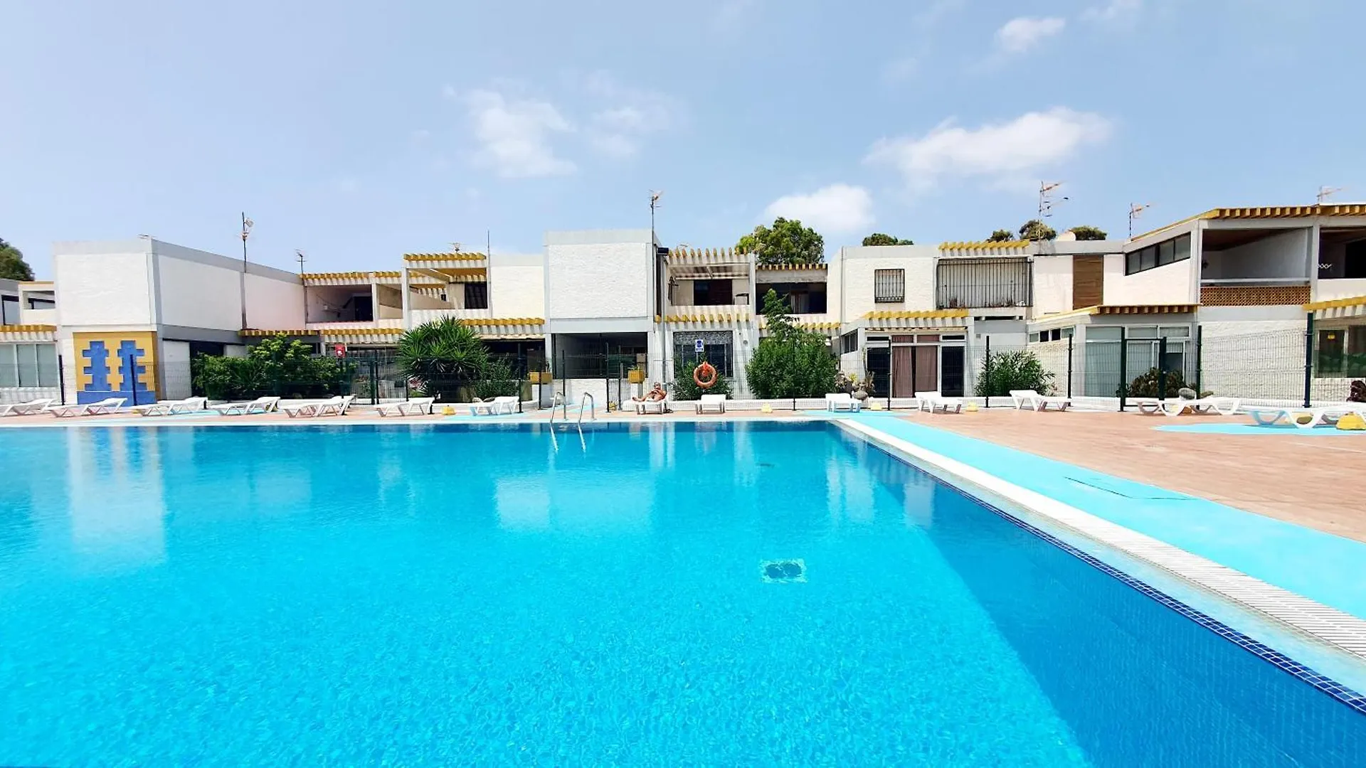 Papagayo Beach Apartments 阿罗纳 西班牙